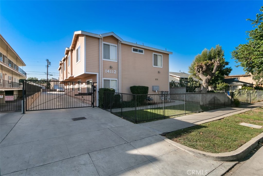 14112 Delano Street Van Nuys, CA 91401 - Photo 1 of 27 Remote gated building