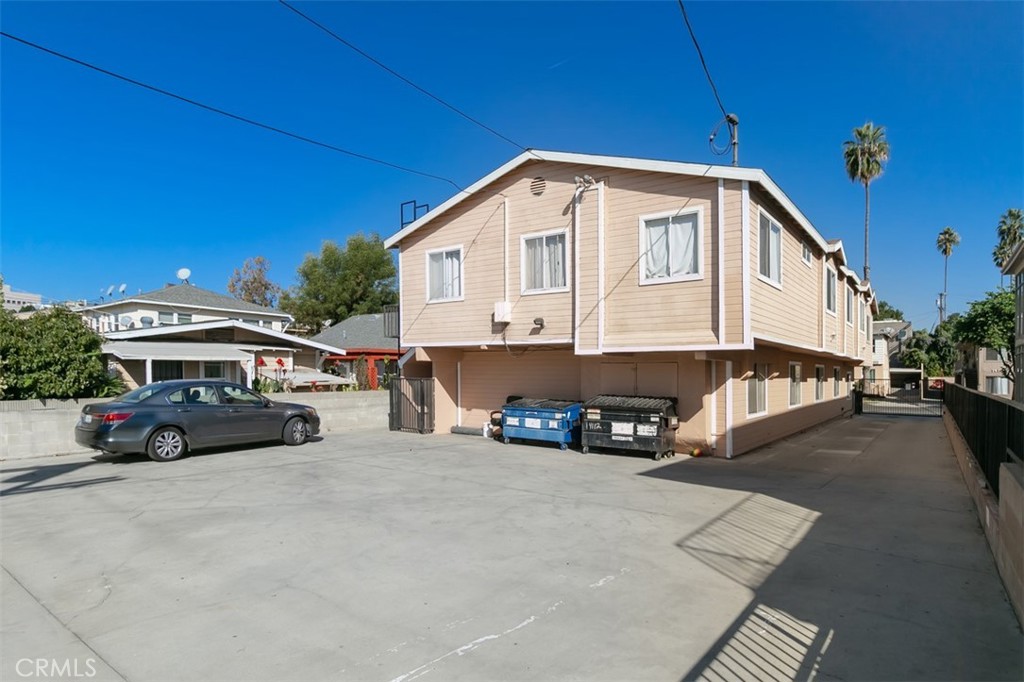 14112 Delano Street Van Nuys, CA 91401 - Photo 4 of 27 Tandem Parking for 2