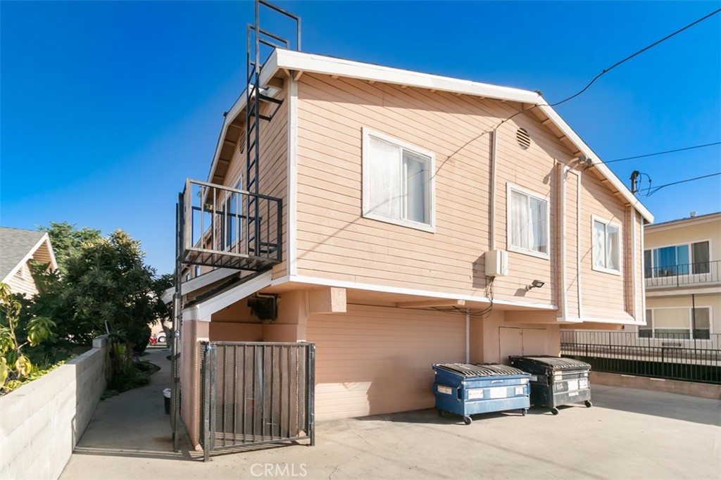 14112 Delano Street Van Nuys, CA 91401 - Photo 5 of 27 Owner pays Trash & Water