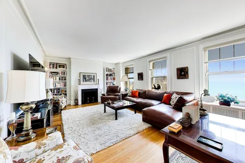 $259,500 | 5000 South East End Avenue, Unit 24B, Chicago, IL 60615