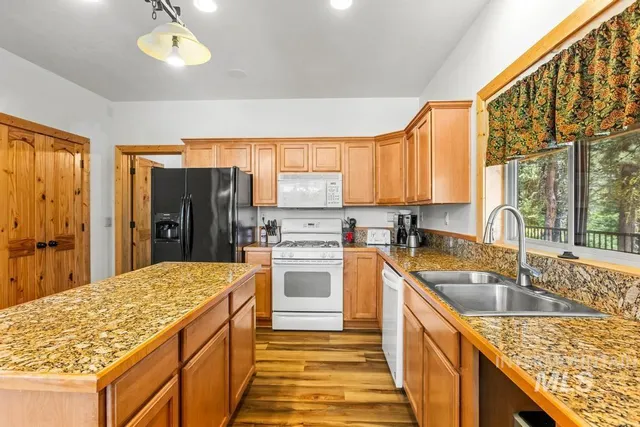 $800,000 | 10389 Gamann Drive, Cascade, ID 83611