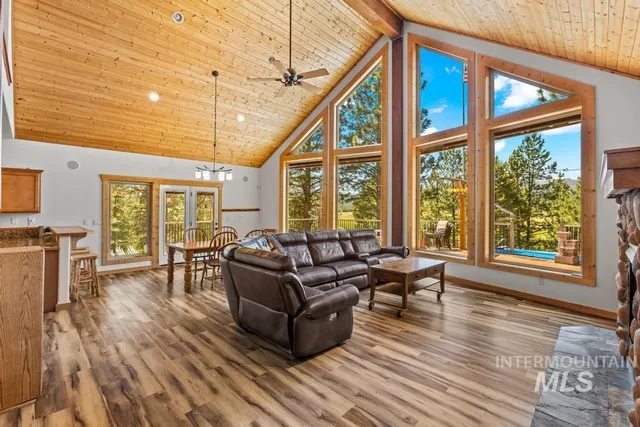 $800,000 | 10389 Gamann Drive, Cascade, ID 83611