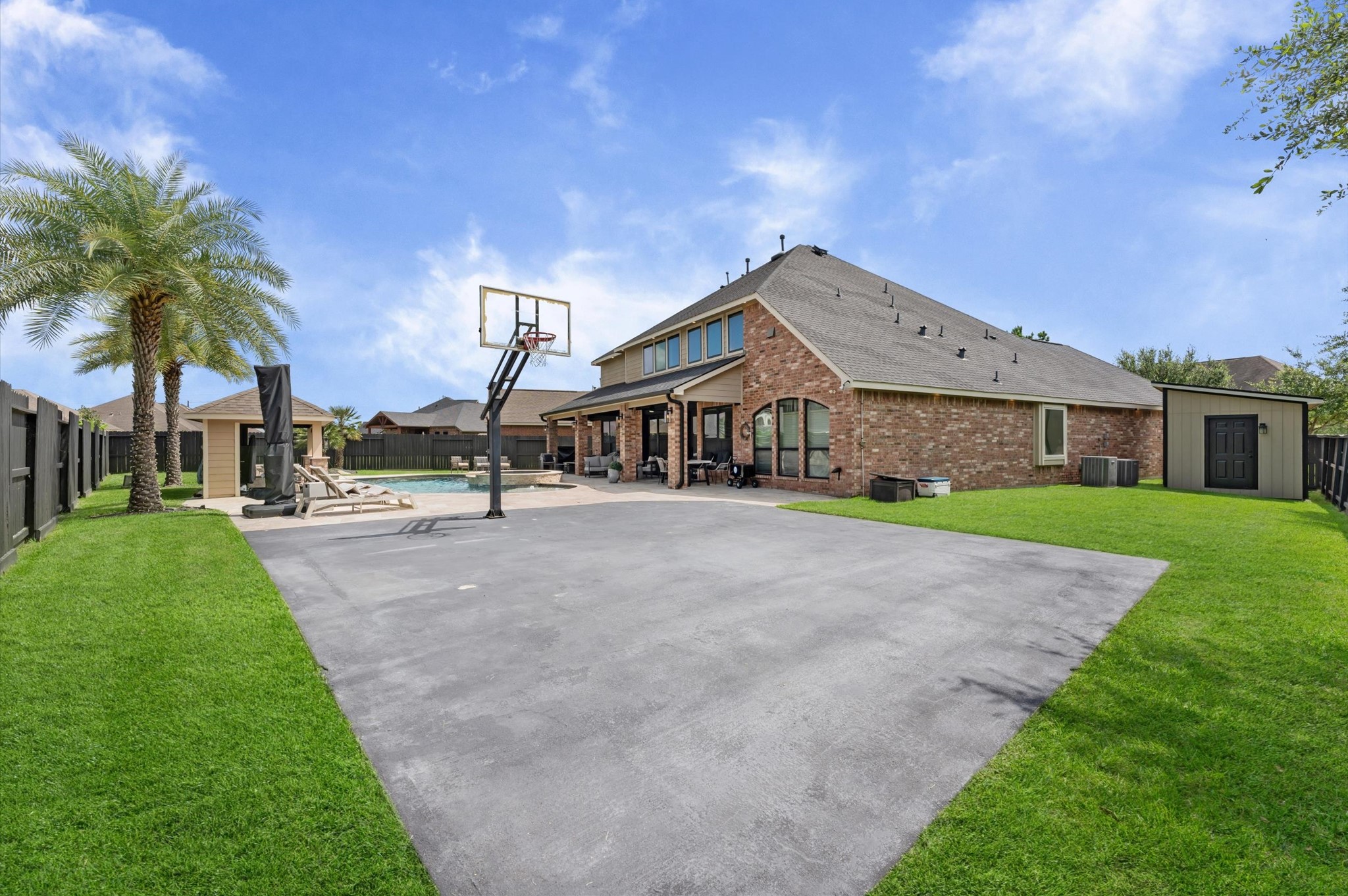 14016 Savannah Landing Lane Rosharon, TX 77583 - Photo 43 of 49 a front view of house with yard and green space
