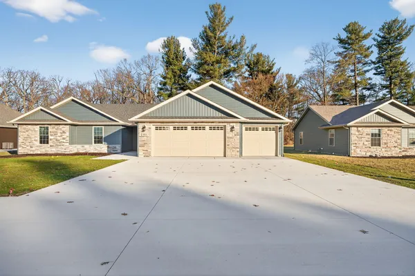 $389,900 | 1611 Elderberry Street Southeast, De Motte, IN 46310