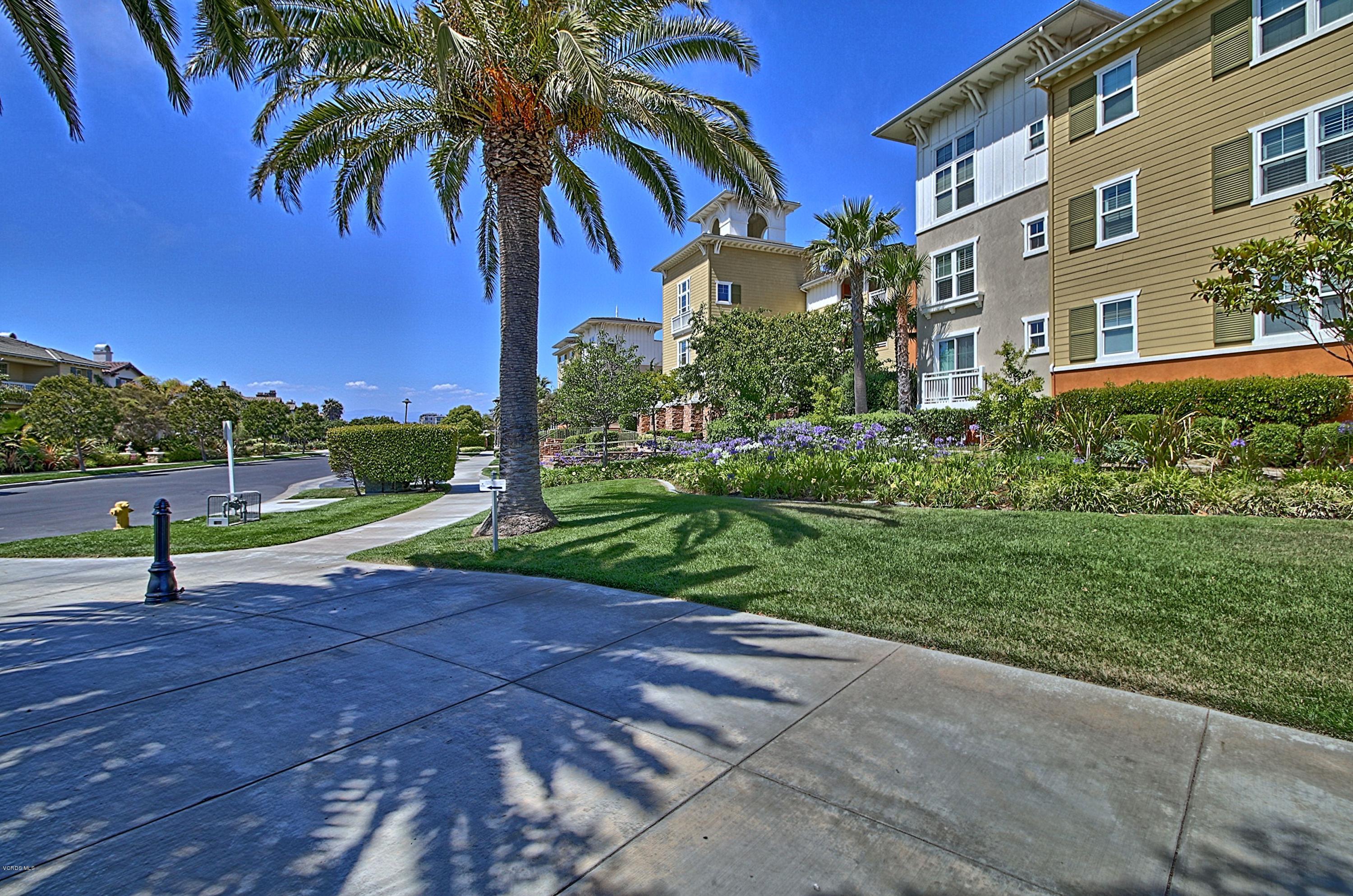 1568 Seabridge Lane Oxnard, CA 93035 - Photo 7 of 33 a view of a yard in front of a building
