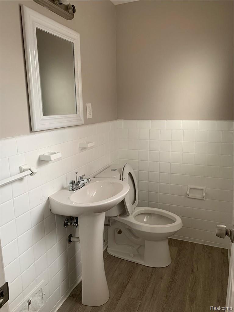 8136 Meyers Road Detroit, MI 48228 - Photo 17 of 27 IMG_0670.JPG