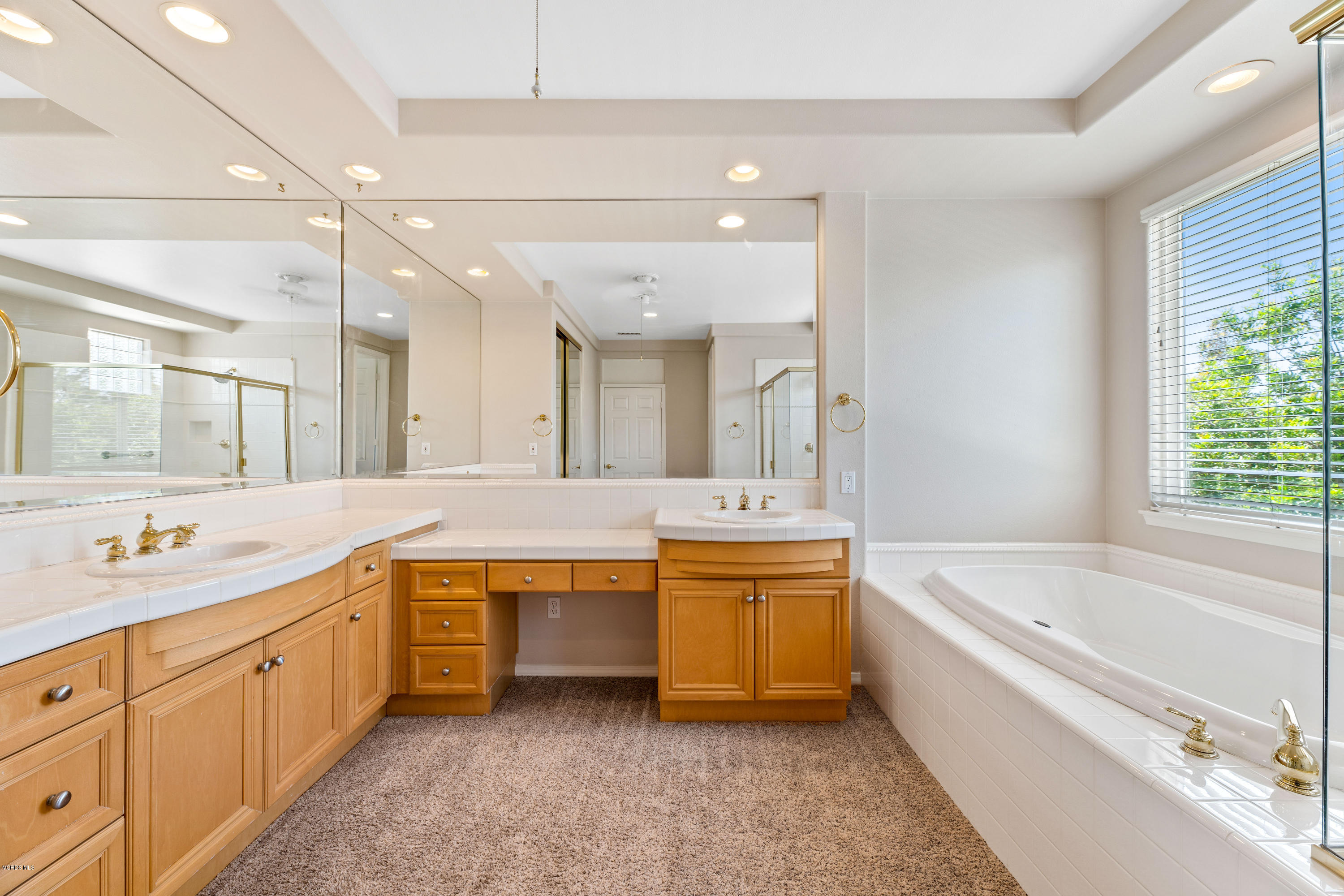 4591 Bluewood Court Moorpark, CA 93021 - Photo 15 of 43 a large spacious bathroom with a large tub shower and sink