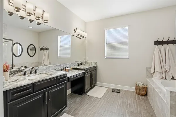 $869,900 | 1897 Fox Grape Loop, Lutz, FL 33558