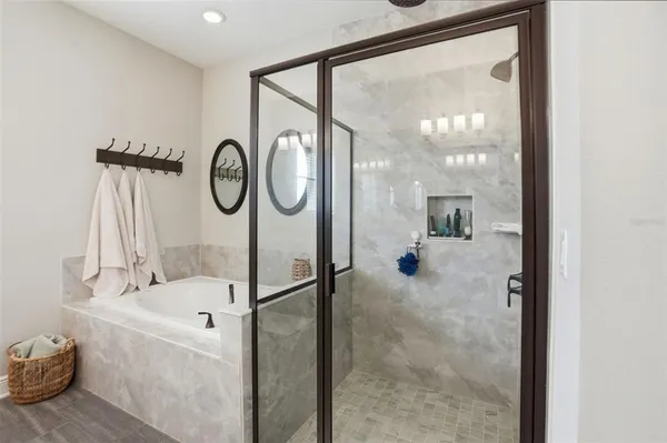 $869,900 | 1897 Fox Grape Loop, Lutz, FL 33558