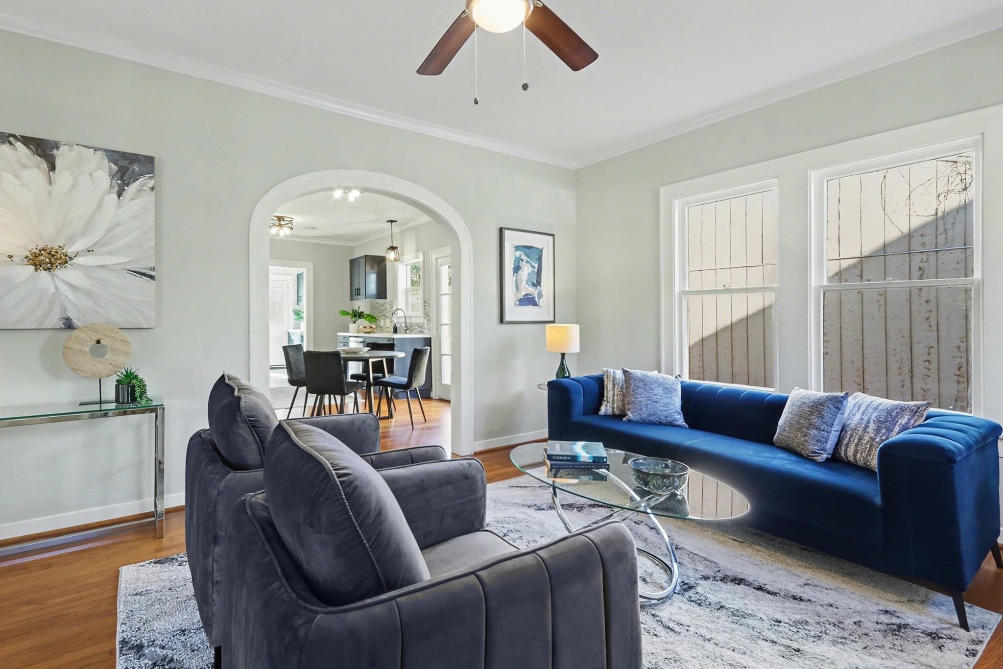 1901 Lexington Street Houston, TX 77098 - Photo 5 of 32 The stunning Craftsman archway leads you into the kitchen and dining area where modern elegance meets timeless charm.