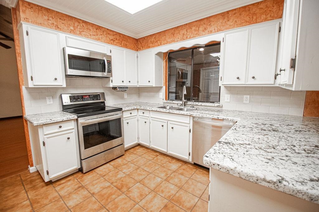 6235 Navajo Trail Beaumont, TX 77708 - Photo 7 of 32