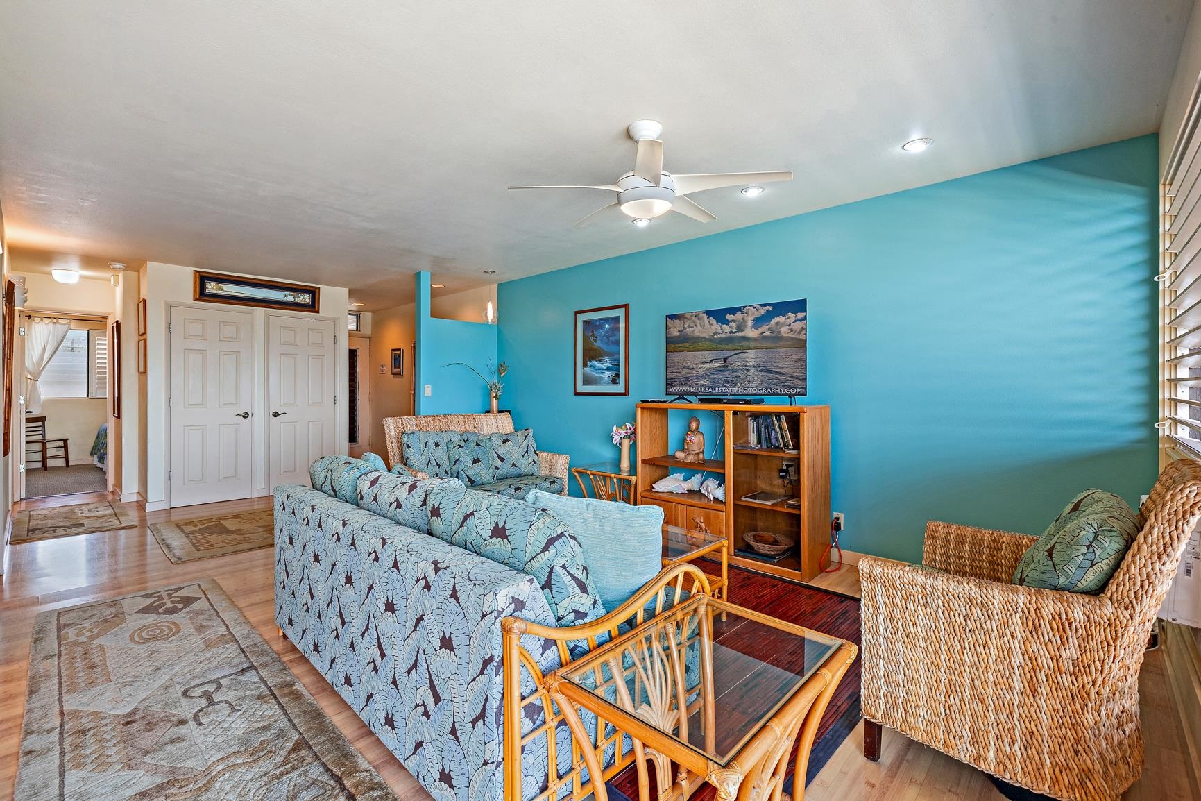 3559 Lower Honoapiilani Road, Unit 5G Lahaina, HI 96761 - Photo 12 of 42 a living room with furniture