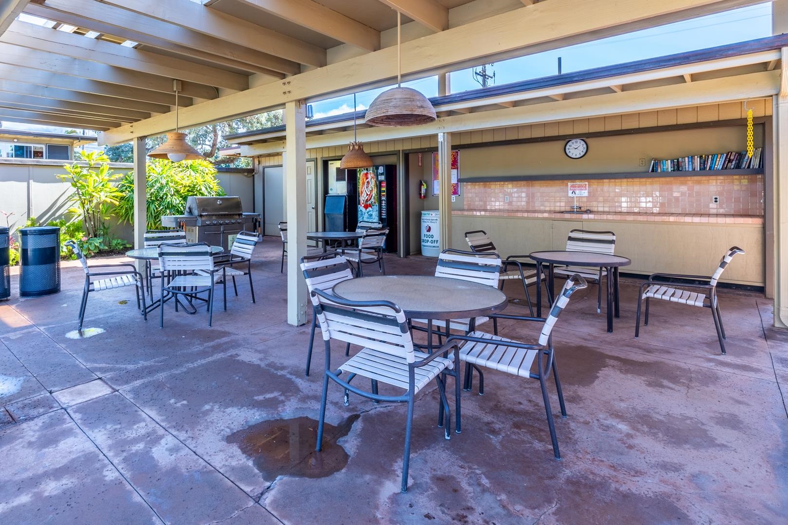 3559 Lower Honoapiilani Road, Unit 5G Lahaina, HI 96761 - Photo 32 of 42 a view of a patio with table and chairs