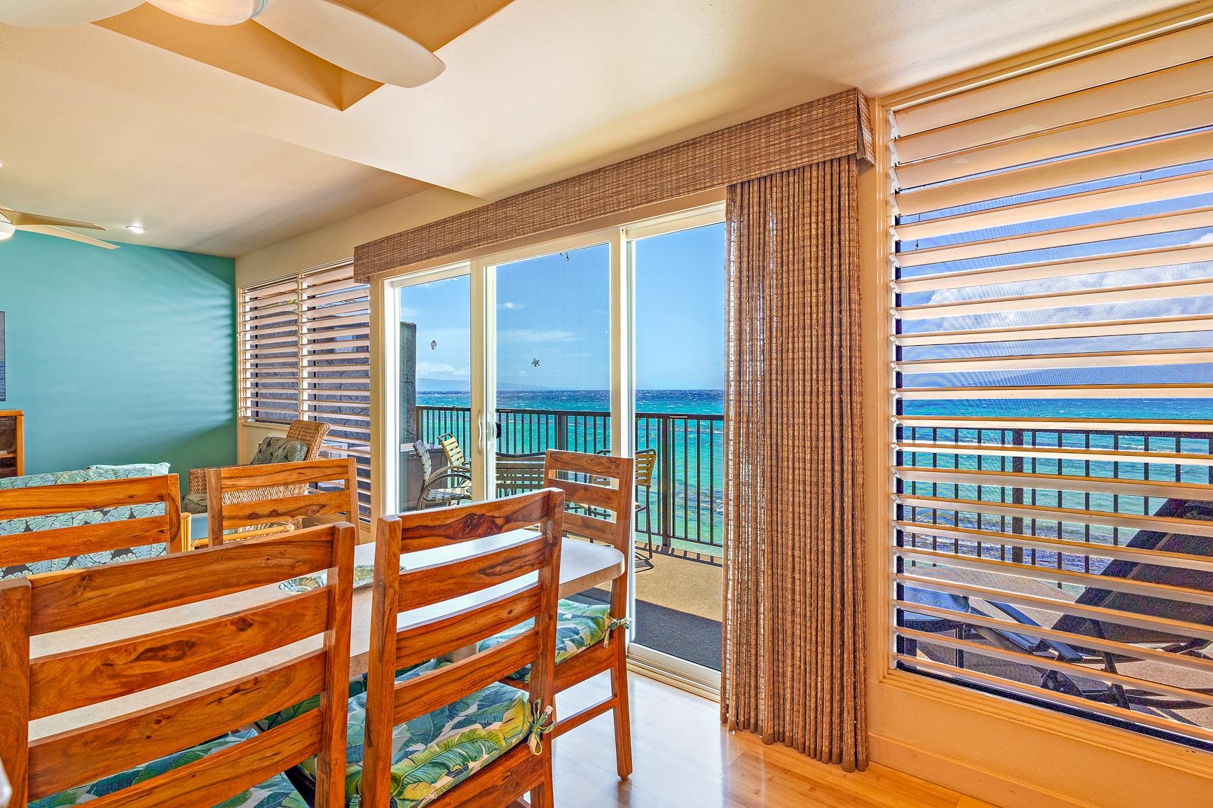 3559 Lower Honoapiilani Road, Unit 5G Lahaina, HI 96761 - Photo 10 of 42 a view of a living room and balcony
