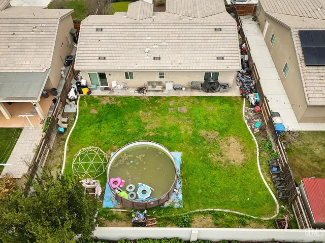 a view of multiple houses with yard
