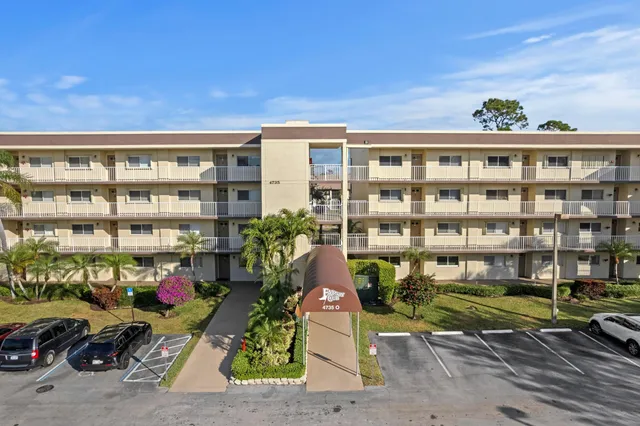 $189,900 | 4735 Lucerne Lakes Boulevard East, Unit 402, Lake Worth, FL 33467
