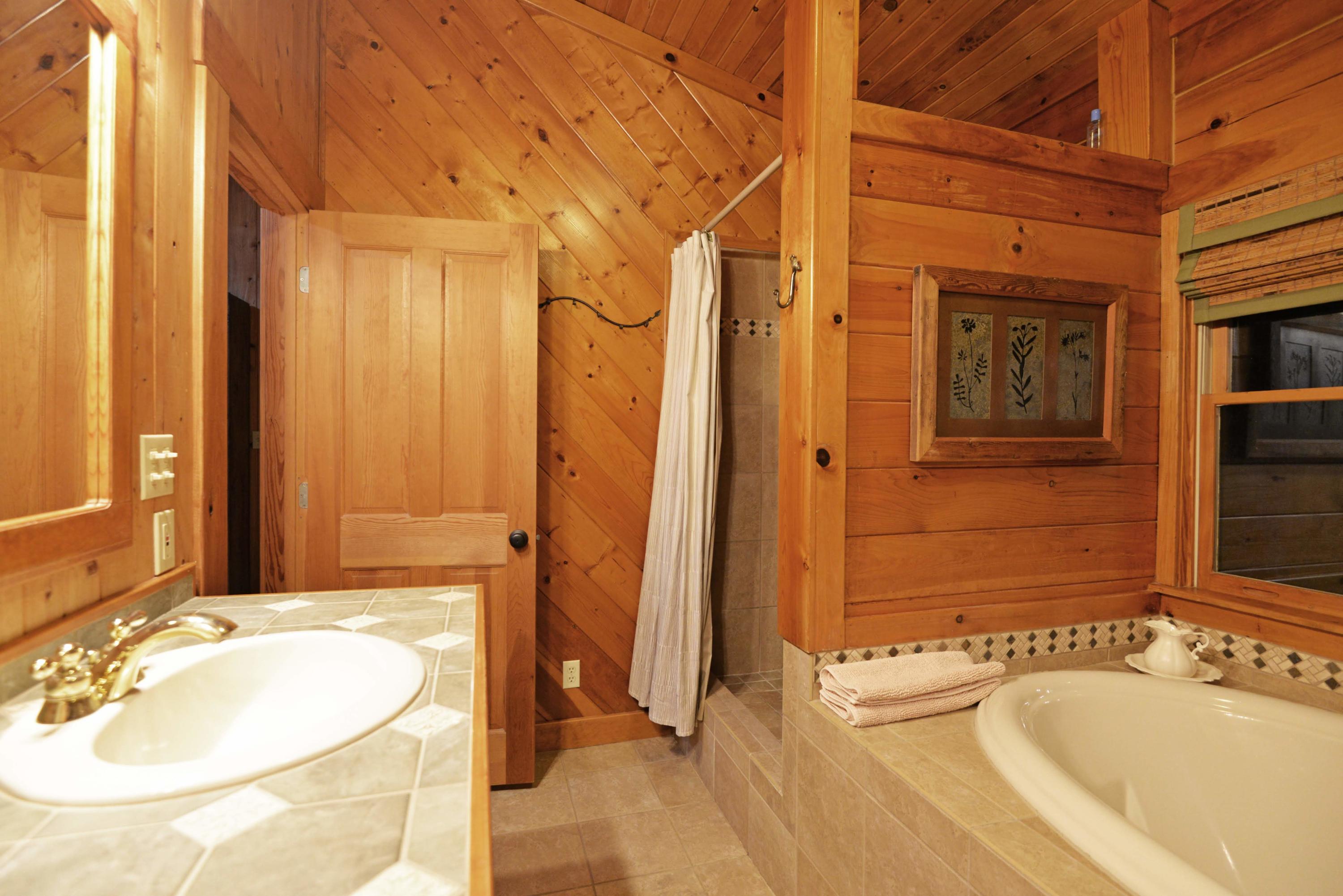 867 Welcome Valley Road Benton, TN 37307 - Photo 25 of 122 Main house master bath 3