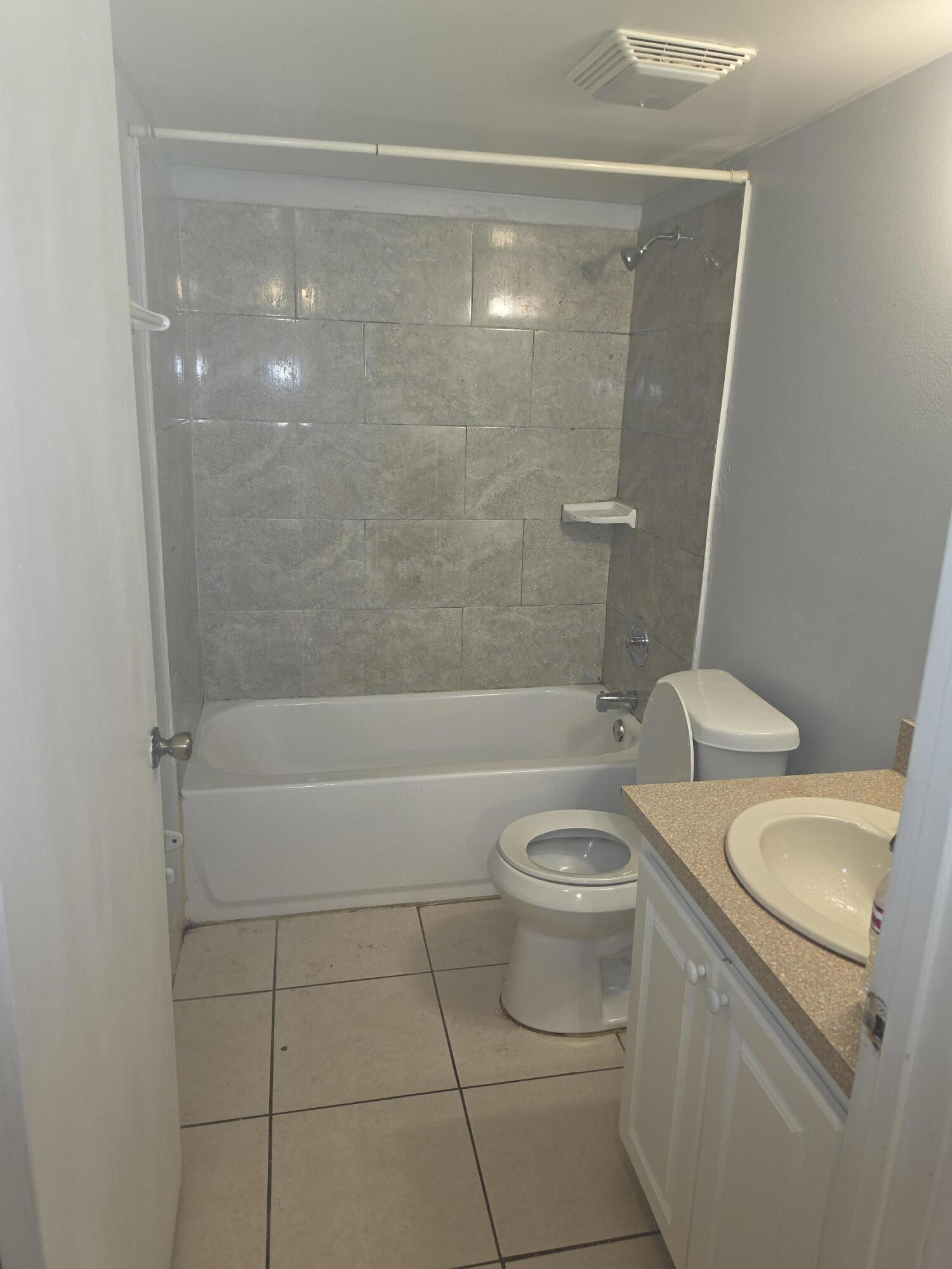 905 Southridge Road, Unit 202D Delray Beach, FL 33444 - Photo 10 of 12 IMG20260528_183025_6142204023372194492