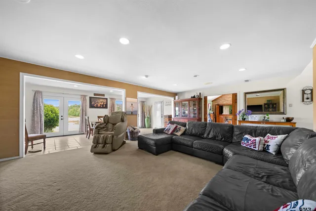 $688,900 | 126 County Road 4212, Jacksonville, TX 75766