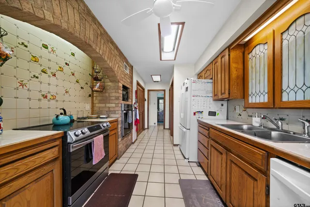 $688,900 | 126 County Road 4212, Jacksonville, TX 75766