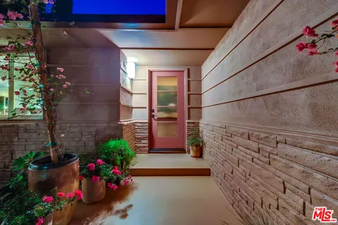 $2,299,000 | 526 Michillinda Way, Sierra Madre, CA 91024