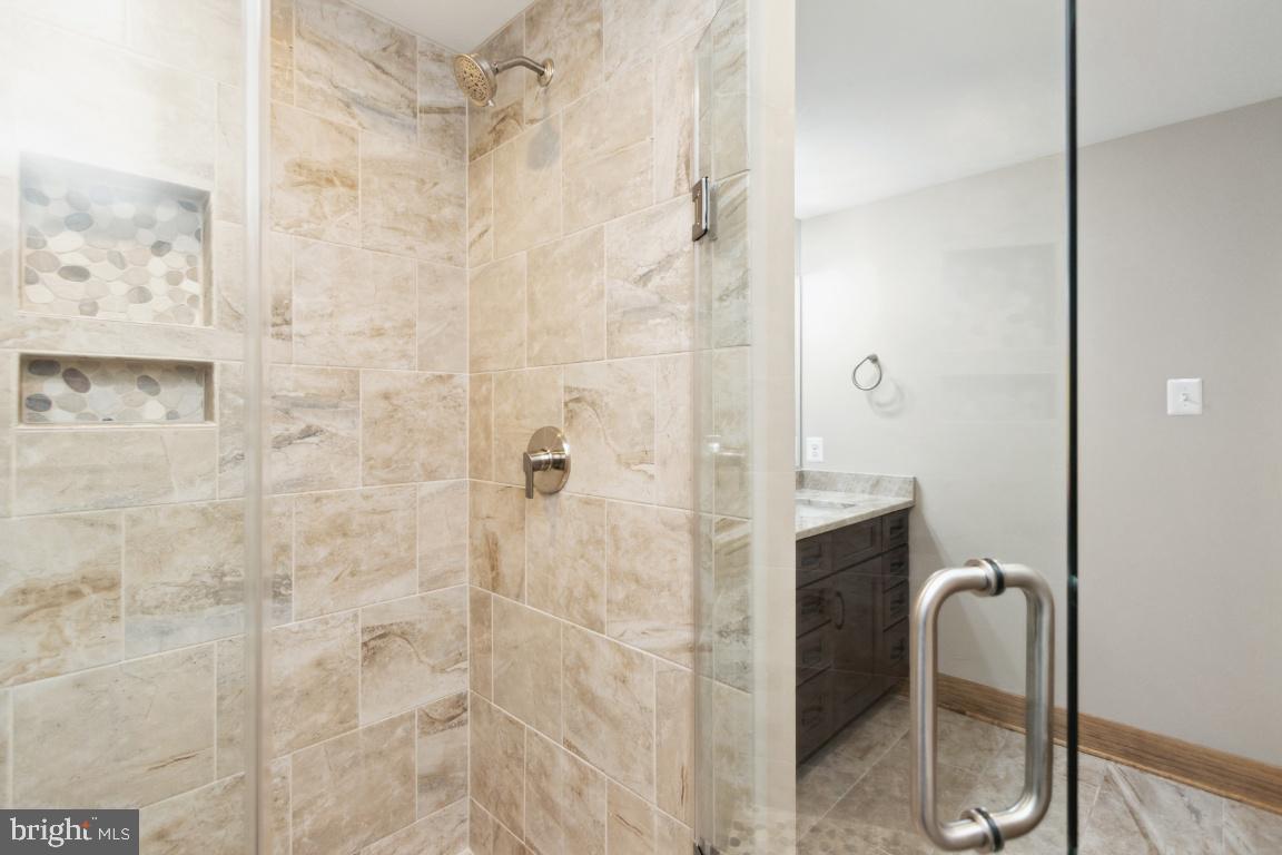 2075 Coon Club Road Westminster, MD 21157 - Photo 41 of 43 Full ensuite full bath.