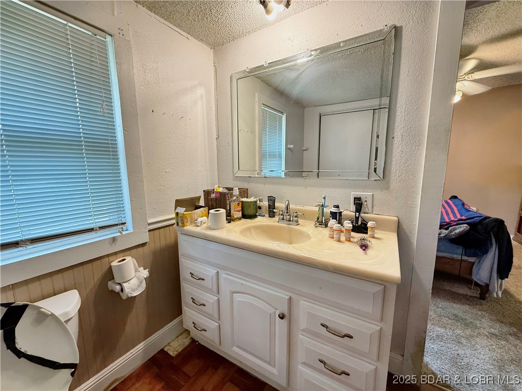 2360 Highway 17 Iberia, MO 65486 - Photo 13 of 23 Bathroom