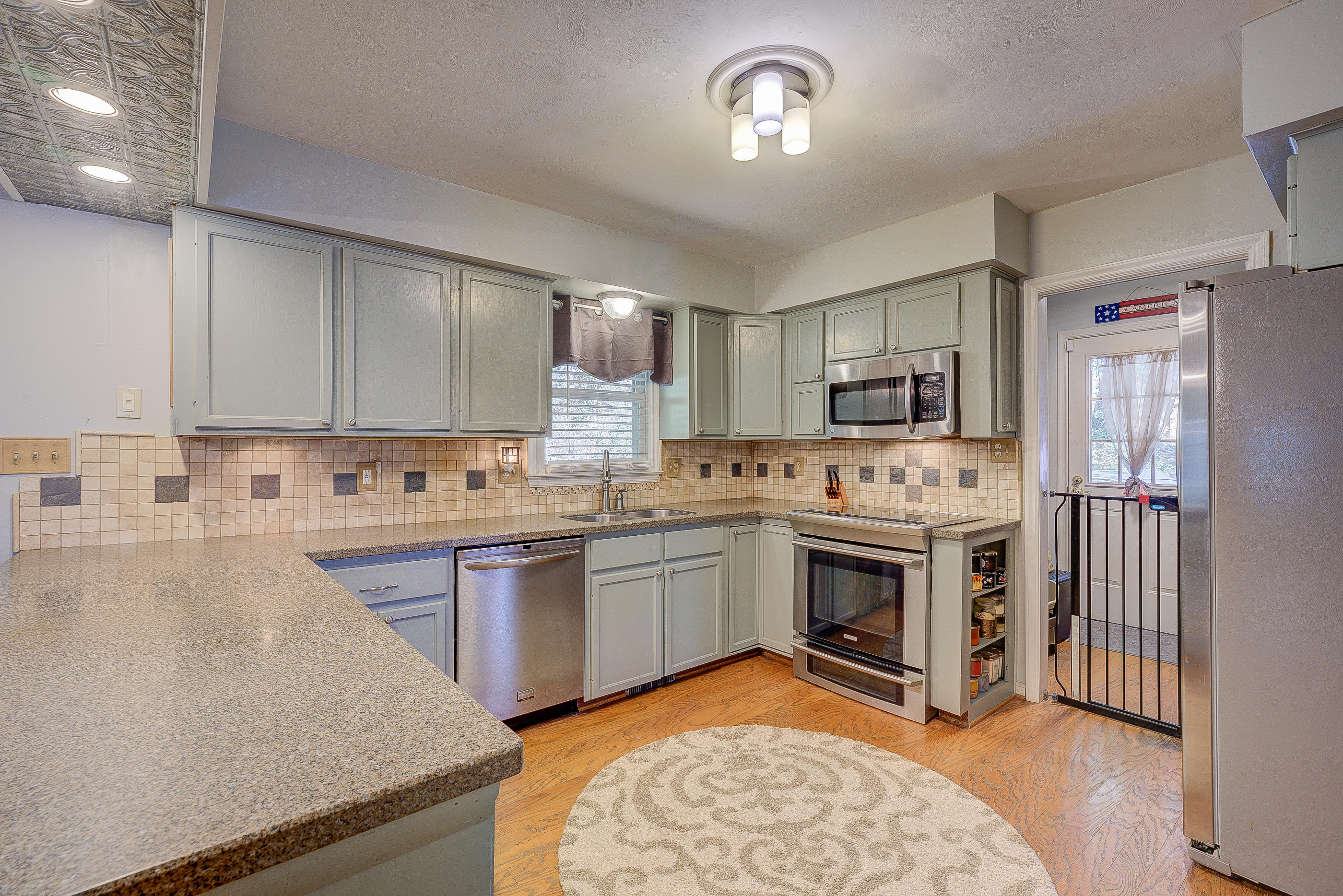 6177 Burnham Road Roanoke, VA 24018 - Photo 11 of 40 105