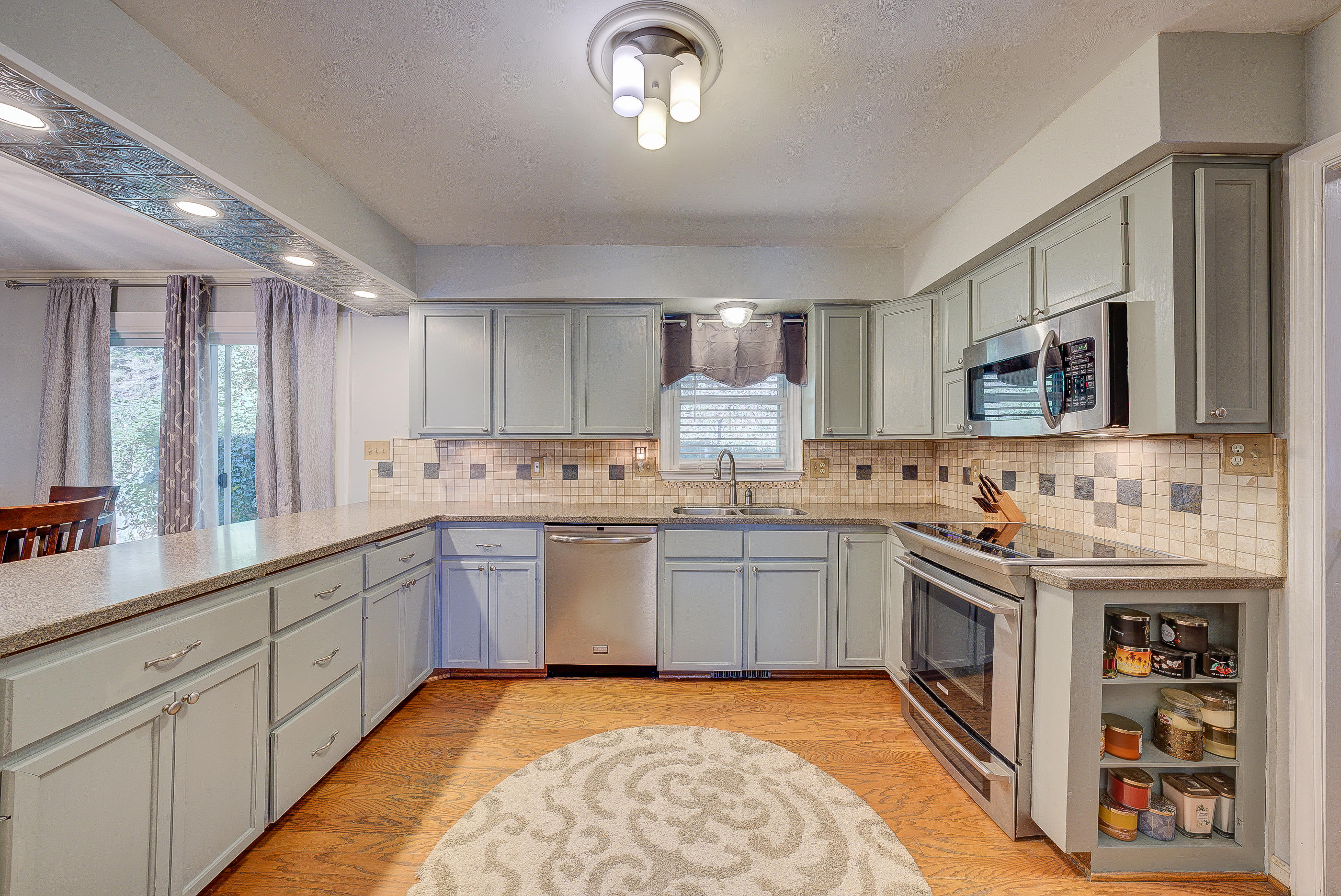 6177 Burnham Road Roanoke, VA 24018 - Photo 12 of 40 106