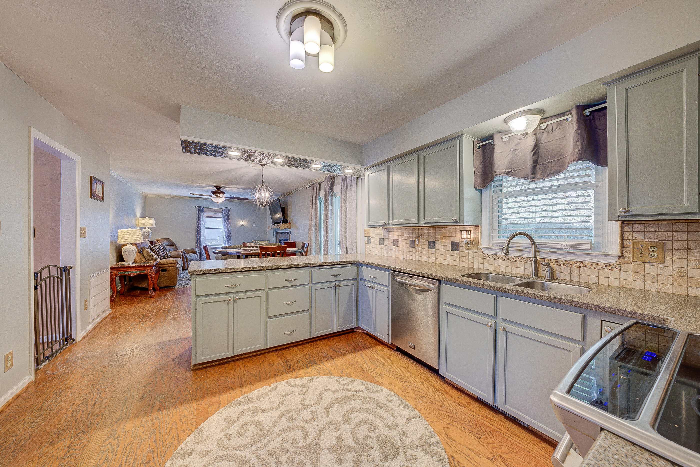 6177 Burnham Road Roanoke, VA 24018 - Photo 13 of 40 108