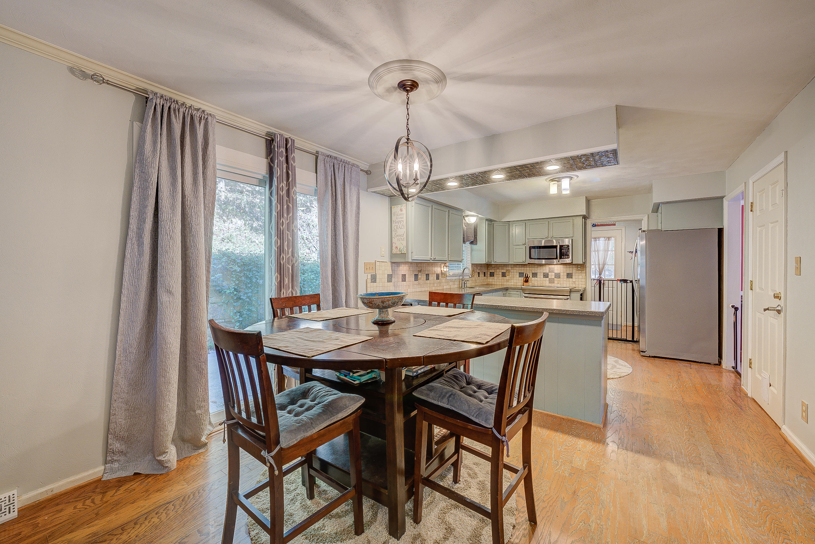 6177 Burnham Road Roanoke, VA 24018 - Photo 8 of 40 98