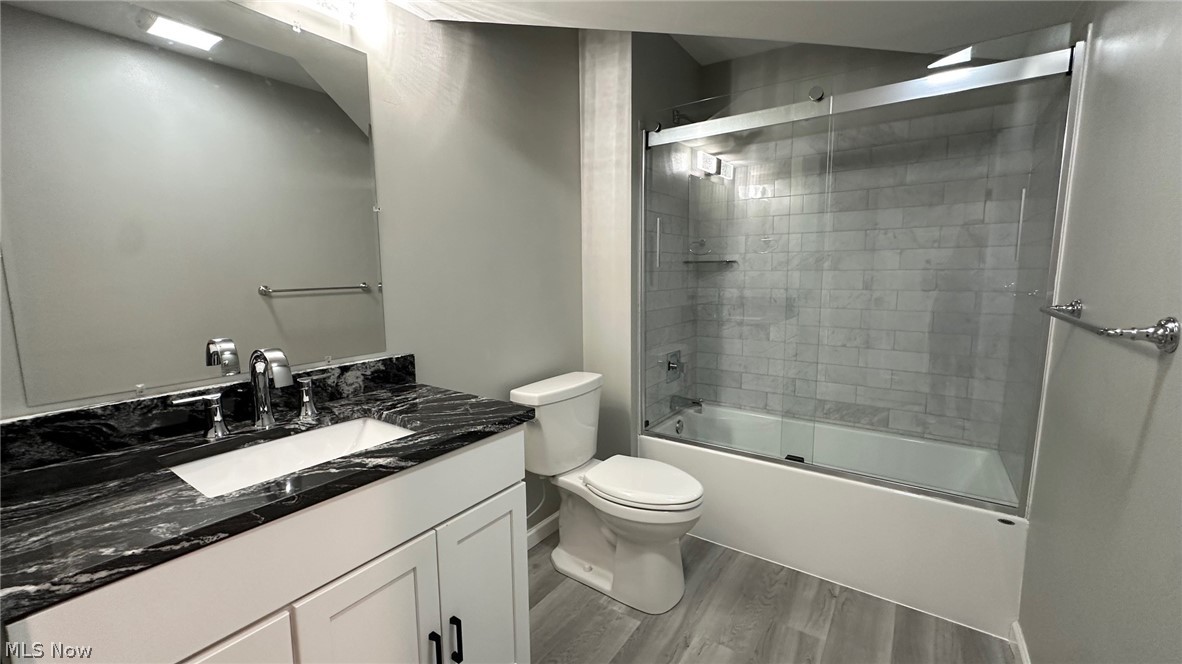 2337 West 11th Street, Unit 6 Cleveland, OH 44113 - Photo 30 of 30 Third floor bath