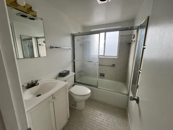 $1,200 | 2840 Cynthia Lane, Unit 207, Lake Worth Beach, FL 33461