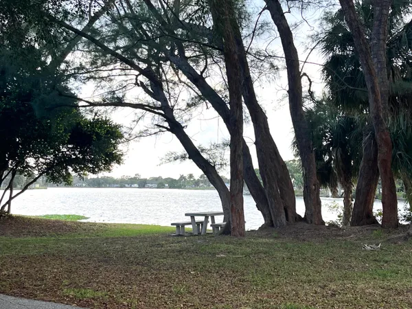 $1,200 | 2840 Cynthia Lane, Unit 207, Lake Worth Beach, FL 33461