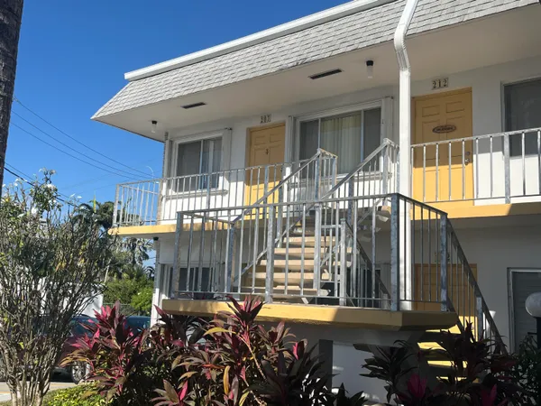 $1,200 | 2840 Cynthia Lane, Unit 207, Lake Worth Beach, FL 33461