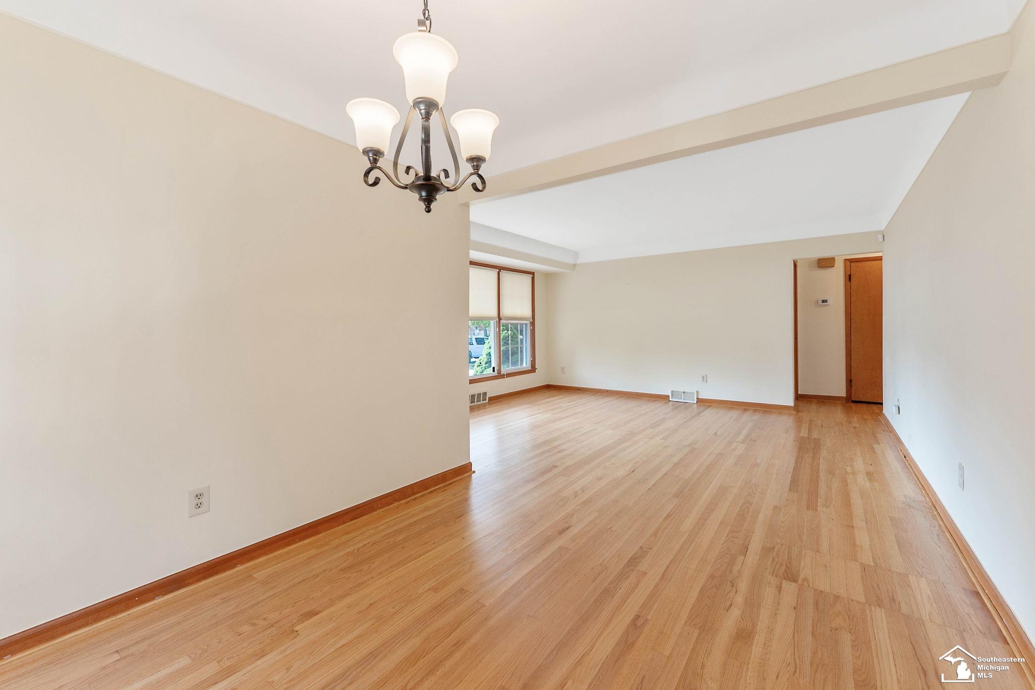 15818 Wick Road Allen Park, MI 48101 - Photo 6 of 30 50093414-5.JPG