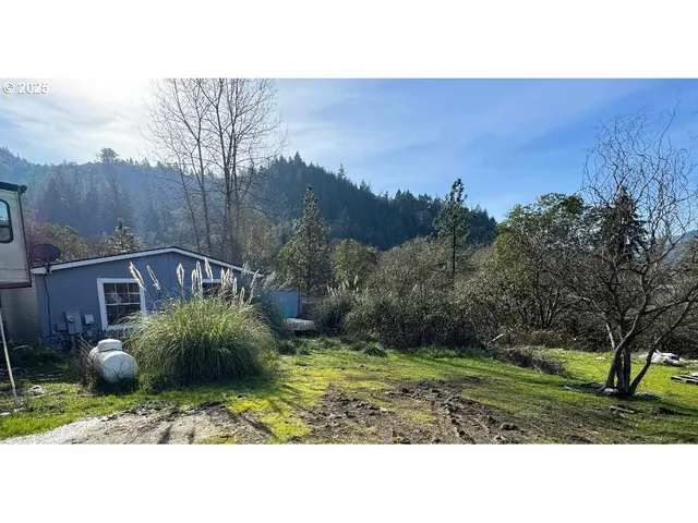 $270,000 | 424 Aker Drive, Myrtle Creek, OR 97457
