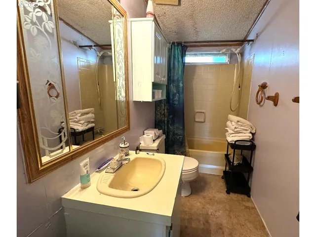 $270,000 | 424 Aker Drive, Myrtle Creek, OR 97457