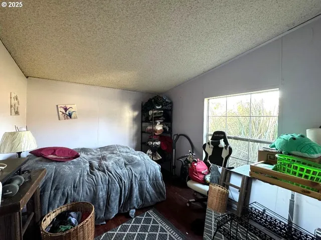 $270,000 | 424 Aker Drive, Myrtle Creek, OR 97457