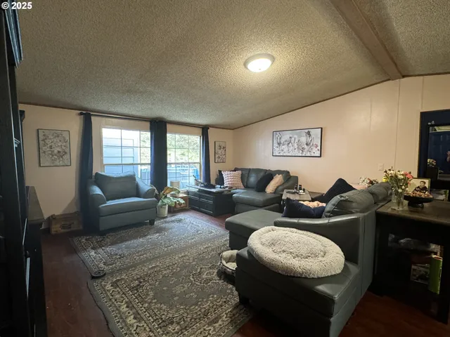 $270,000 | 424 Aker Drive, Myrtle Creek, OR 97457