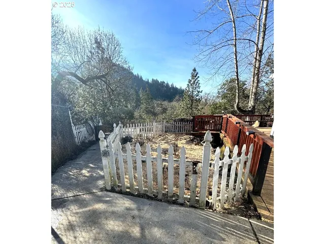 $270,000 | 424 Aker Drive, Myrtle Creek, OR 97457