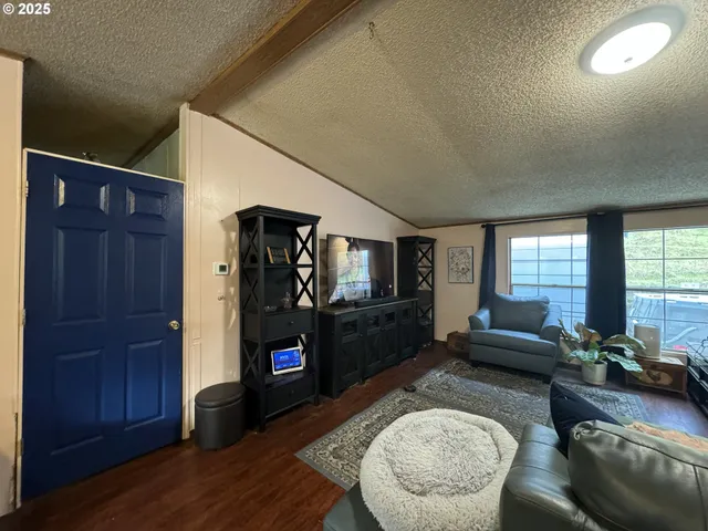 $270,000 | 424 Aker Drive, Myrtle Creek, OR 97457