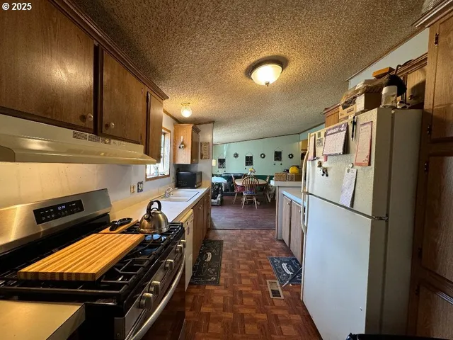 $270,000 | 424 Aker Drive, Myrtle Creek, OR 97457