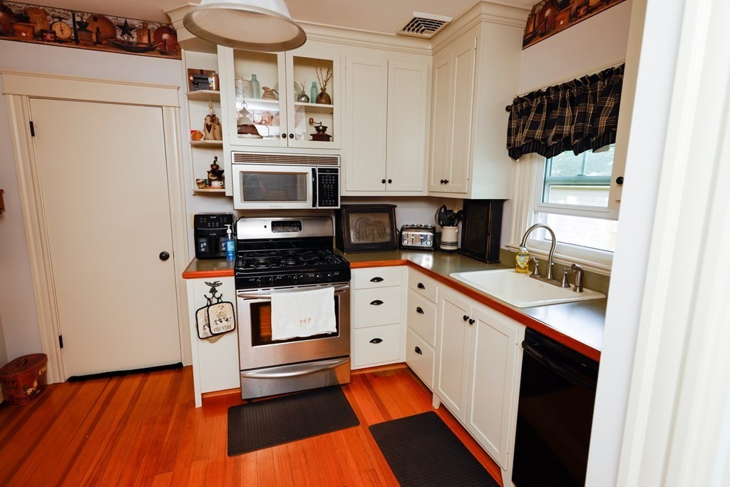 26 Harding Street Fall River, MA 02720 - Photo 9 of 34 Gallery Image 9