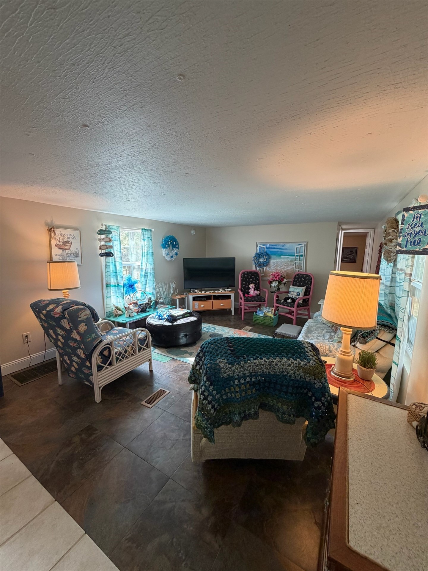 85045 Lonnie Crews Road Fernandina Beach, FL 32034 - Photo 23 of 28 a living room with furniture and a lamp