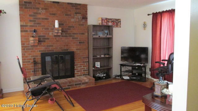 8231 Delido Road Louisville, KY 40219 - Photo 3 of 24 living room