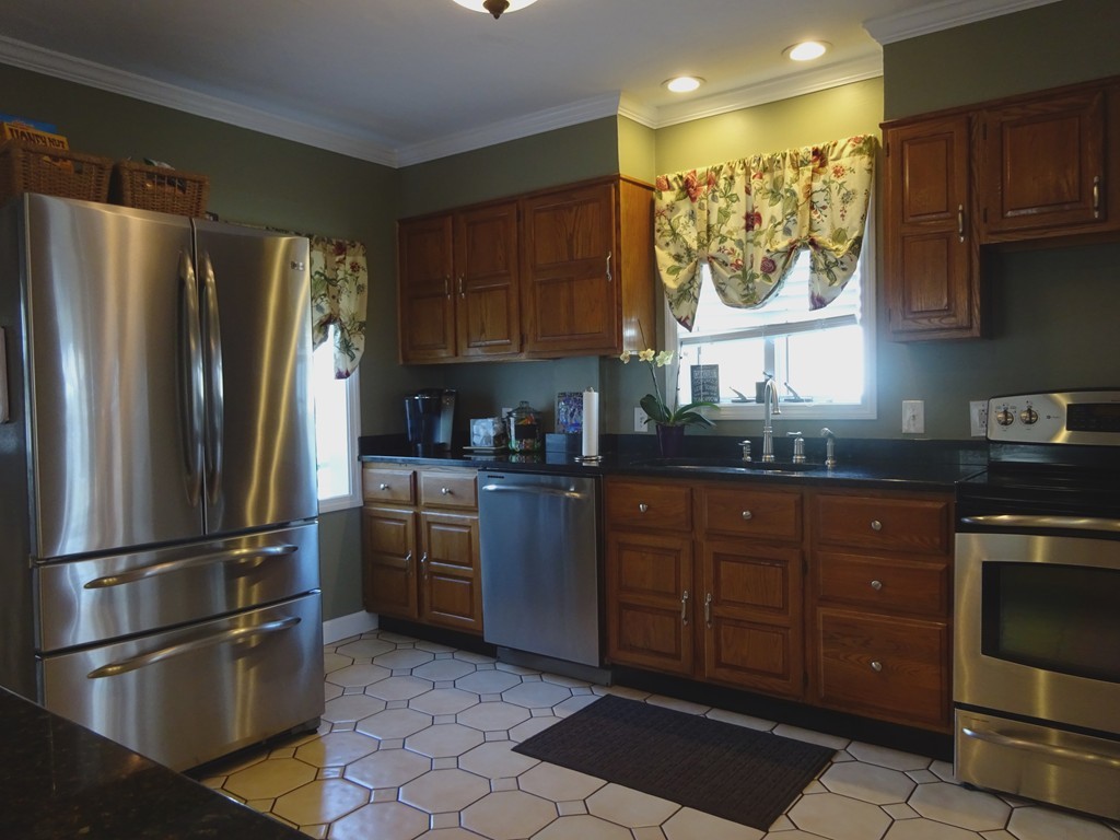 436 Massasoit Road Worcester, MA 01604 - Photo 7 of 30 Gallery Image 7