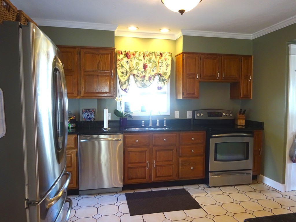 436 Massasoit Road Worcester, MA 01604 - Photo 9 of 30 Gallery Image 9