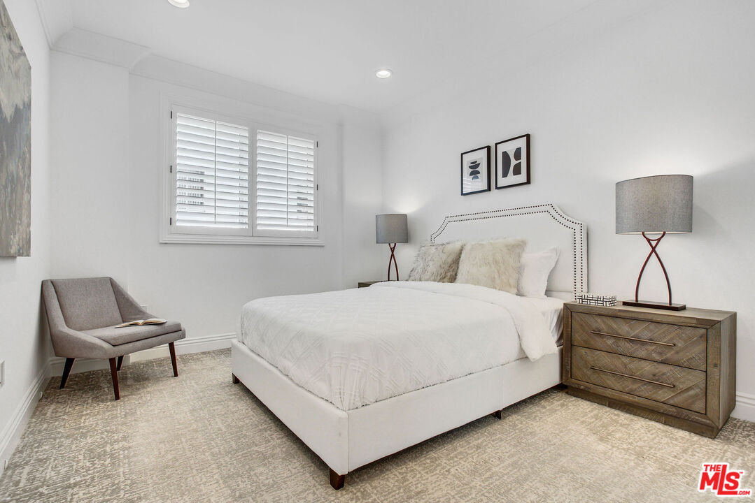 261 South Reeves Drive, Unit 201 Beverly Hills, CA 90212 - Photo 12 of 21