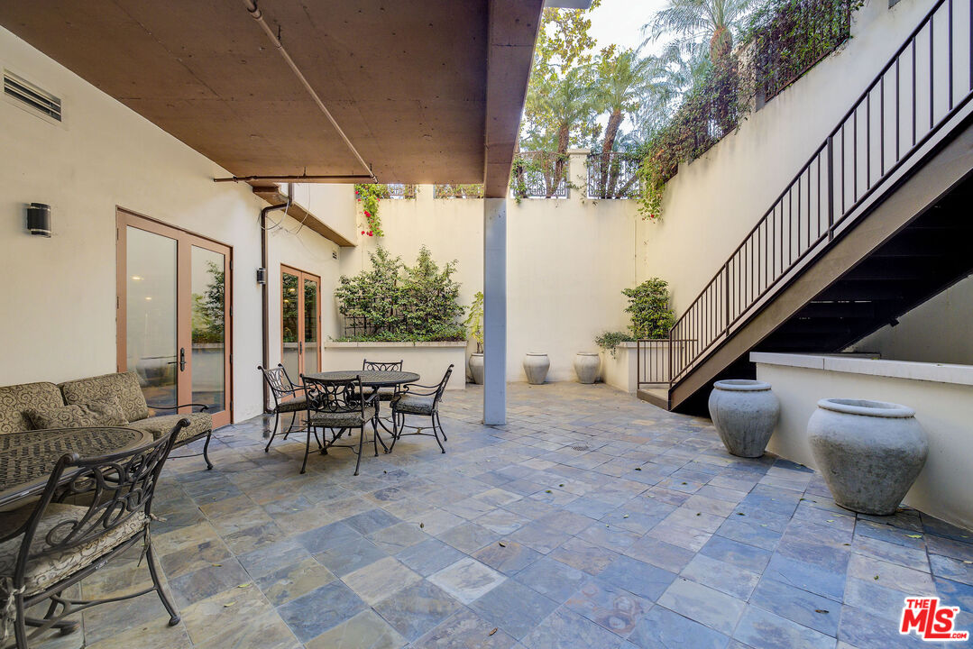 261 South Reeves Drive, Unit 201 Beverly Hills, CA 90212 - Photo 19 of 21